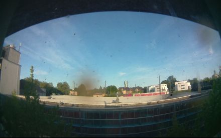 Wetter Kamera - Bild etwa 2MB.Entfernung zum hohen Haus (Exzenterhaus) 740m.Häuser hinter den Bahngleisen 150m.Das Wetter Bild wird alle 3 Minuten aktualisiert.