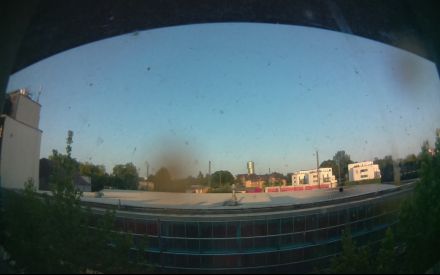 Wetter Kamera - Bild etwa 2MB.Entfernung zum hohen Haus (Exzenterhaus) 740m.Häuser hinter den Bahngleisen 150m.Das Wetter Bild wird alle 3 Minuten aktualisiert.