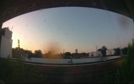 Wetter Kamera - Bild etwa 2MB.Entfernung zum hohen Haus (Exzenterhaus) 740m.Häuser hinter den Bahngleisen 150m.Das Wetter Bild wird alle 3 Minuten aktualisiert.
