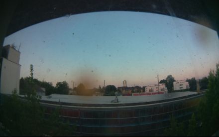 Wetter Kamera - Bild etwa 2MB.Entfernung zum hohen Haus (Exzenterhaus) 740m.Häuser hinter den Bahngleisen 150m.Das Wetter Bild wird alle 3 Minuten aktualisiert.