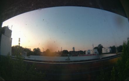 Wetter Kamera - Bild etwa 2MB.Entfernung zum hohen Haus (Exzenterhaus) 740m.Häuser hinter den Bahngleisen 150m.Das Wetter Bild wird alle 3 Minuten aktualisiert.