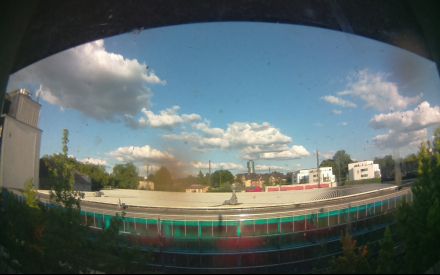 Wetter Kamera - Bild etwa 2MB.Entfernung zum hohen Haus (Exzenterhaus) 740m.Häuser hinter den Bahngleisen 150m.Das Wetter Bild wird alle 3 Minuten aktualisiert.