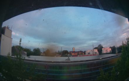 Wetter Kamera - Bild etwa 2MB.Entfernung zum hohen Haus (Exzenterhaus) 740m.Häuser hinter den Bahngleisen 150m.Das Wetter Bild wird alle 3 Minuten aktualisiert.