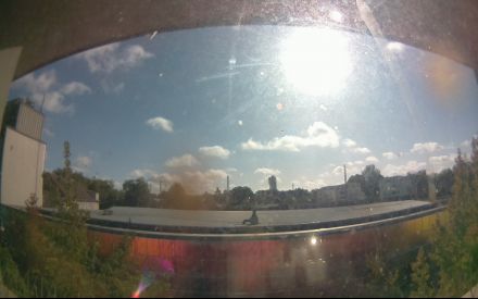 Wetter Kamera - Bild etwa 2MB.Entfernung zum hohen Haus (Exzenterhaus) 740m.Häuser hinter den Bahngleisen 150m.Das Wetter Bild wird alle 3 Minuten aktualisiert.