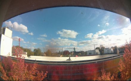 Wetter Kamera - Bild etwa 2MB.Entfernung zum hohen Haus (Exzenterhaus) 740m.Häuser hinter den Bahngleisen 150m.Das Wetter Bild wird alle 3 Minuten aktualisiert.