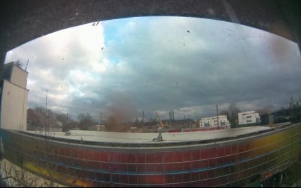 Wetter Kamera - Bild etwa 2MB.Entfernung zum hohen Haus (Exzenterhaus) 740m.Häuser hinter den Bahngleisen 150m.Das Wetter Bild wird alle 3 Minuten aktualisiert.