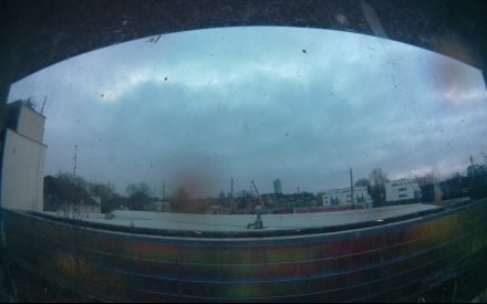 Wetter Kamera - Bild etwa 2MB.Entfernung zum hohen Haus (Exzenterhaus) 740m.Häuser hinter den Bahngleisen 150m.Das Wetter Bild wird alle 3 Minuten aktualisiert.