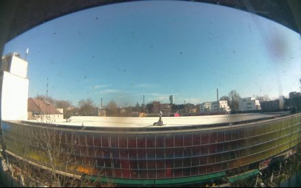 Wetter Kamera - Bild etwa 2MB.Entfernung zum hohen Haus (Exzenterhaus) 740m.Häuser hinter den Bahngleisen 150m.Das Wetter Bild wird alle 3 Minuten aktualisiert.