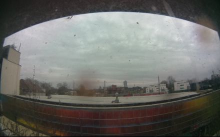 Wetter Kamera - Bild etwa 2MB.Entfernung zum hohen Haus (Exzenterhaus) 740m.Häuser hinter den Bahngleisen 150m.Das Wetter Bild wird alle 3 Minuten aktualisiert.