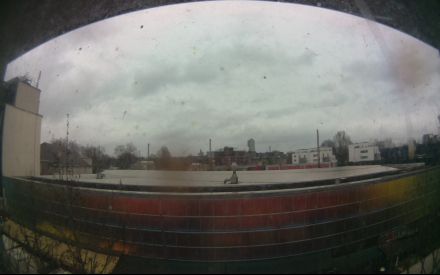 Wetter Kamera - Bild etwa 2MB.Entfernung zum hohen Haus (Exzenterhaus) 740m.Häuser hinter den Bahngleisen 150m.Das Wetter Bild wird alle 3 Minuten aktualisiert.