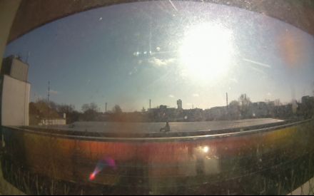 Wetter Kamera - Bild etwa 2MB.Entfernung zum hohen Haus (Exzenterhaus) 740m.Häuser hinter den Bahngleisen 150m.Das Wetter Bild wird alle 3 Minuten aktualisiert.