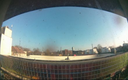 Wetter Kamera - Bild etwa 2MB.Entfernung zum hohen Haus (Exzenterhaus) 740m.Häuser hinter den Bahngleisen 150m.Das Wetter Bild wird alle 3 Minuten aktualisiert.