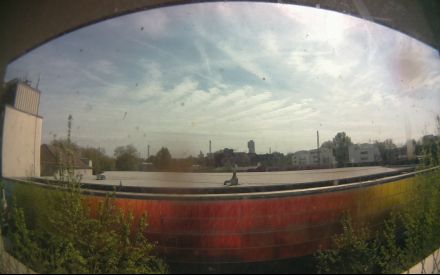 Wetter Kamera - Bild etwa 2MB.Entfernung zum hohen Haus (Exzenterhaus) 740m.Häuser hinter den Bahngleisen 150m.Das Wetter Bild wird alle 3 Minuten aktualisiert.