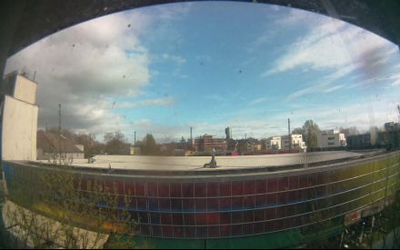 Wetter Kamera - Bild etwa 2MB.Entfernung zum hohen Haus (Exzenterhaus) 740m.Häuser hinter den Bahngleisen 150m.Das Wetter Bild wird alle 3 Minuten aktualisiert.