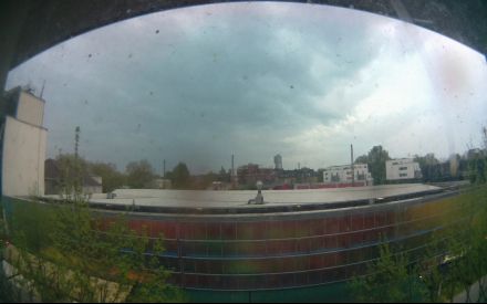 Wetter Kamera - Bild etwa 2MB.Entfernung zum hohen Haus (Exzenterhaus) 740m.Häuser hinter den Bahngleisen 150m.Das Wetter Bild wird alle 3 Minuten aktualisiert.