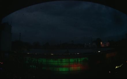 Wetter Kamera - Bild etwa 2MB.Entfernung zum hohen Haus (Exzenterhaus) 740m.Häuser hinter den Bahngleisen 150m.Das Wetter Bild wird alle 3 Minuten aktualisiert.