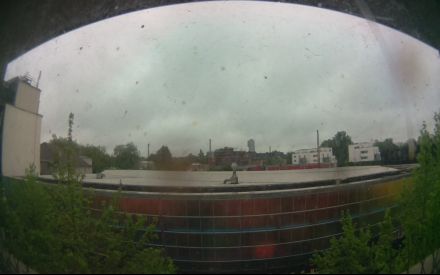 Wetter Kamera - Bild etwa 2MB.Entfernung zum hohen Haus (Exzenterhaus) 740m.Häuser hinter den Bahngleisen 150m.Das Wetter Bild wird alle 3 Minuten aktualisiert.