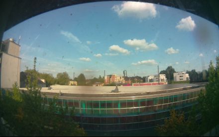Wetter Kamera - Bild etwa 2MB.Entfernung zum hohen Haus (Exzenterhaus) 740m.Häuser hinter den Bahngleisen 150m.Das Wetter Bild wird alle 3 Minuten aktualisiert.